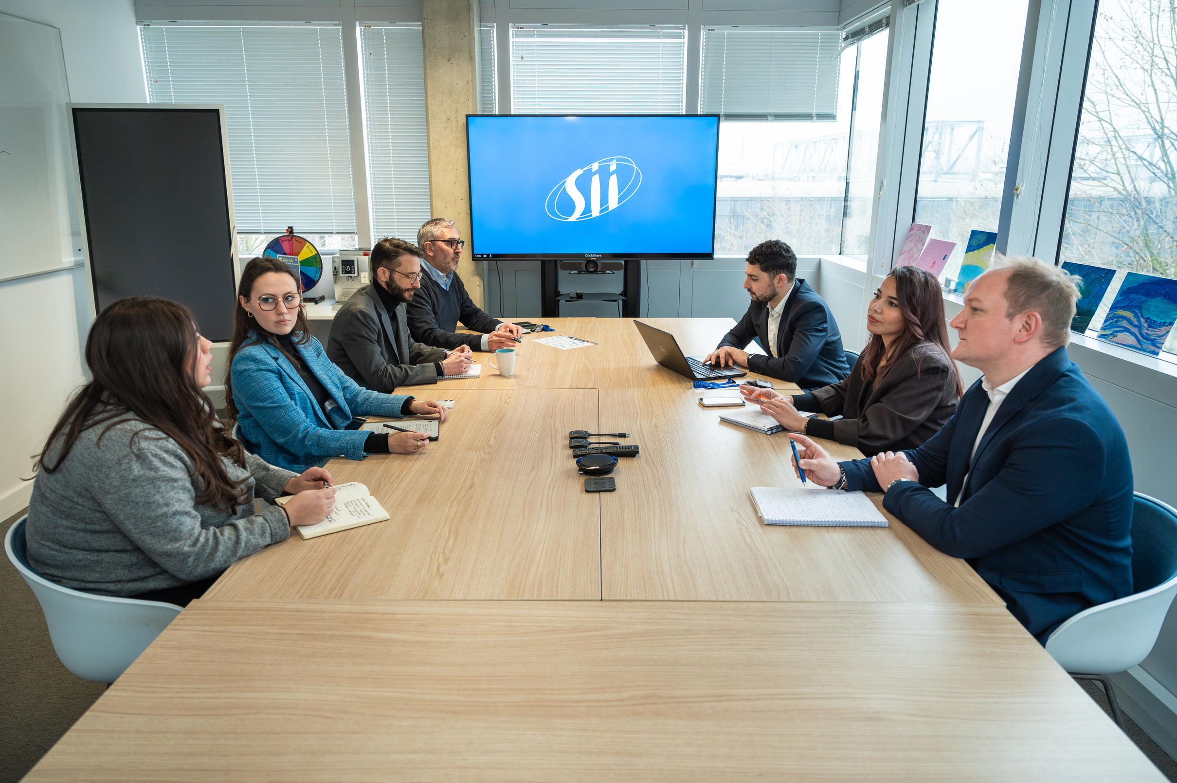 Collaborateurs en réunion