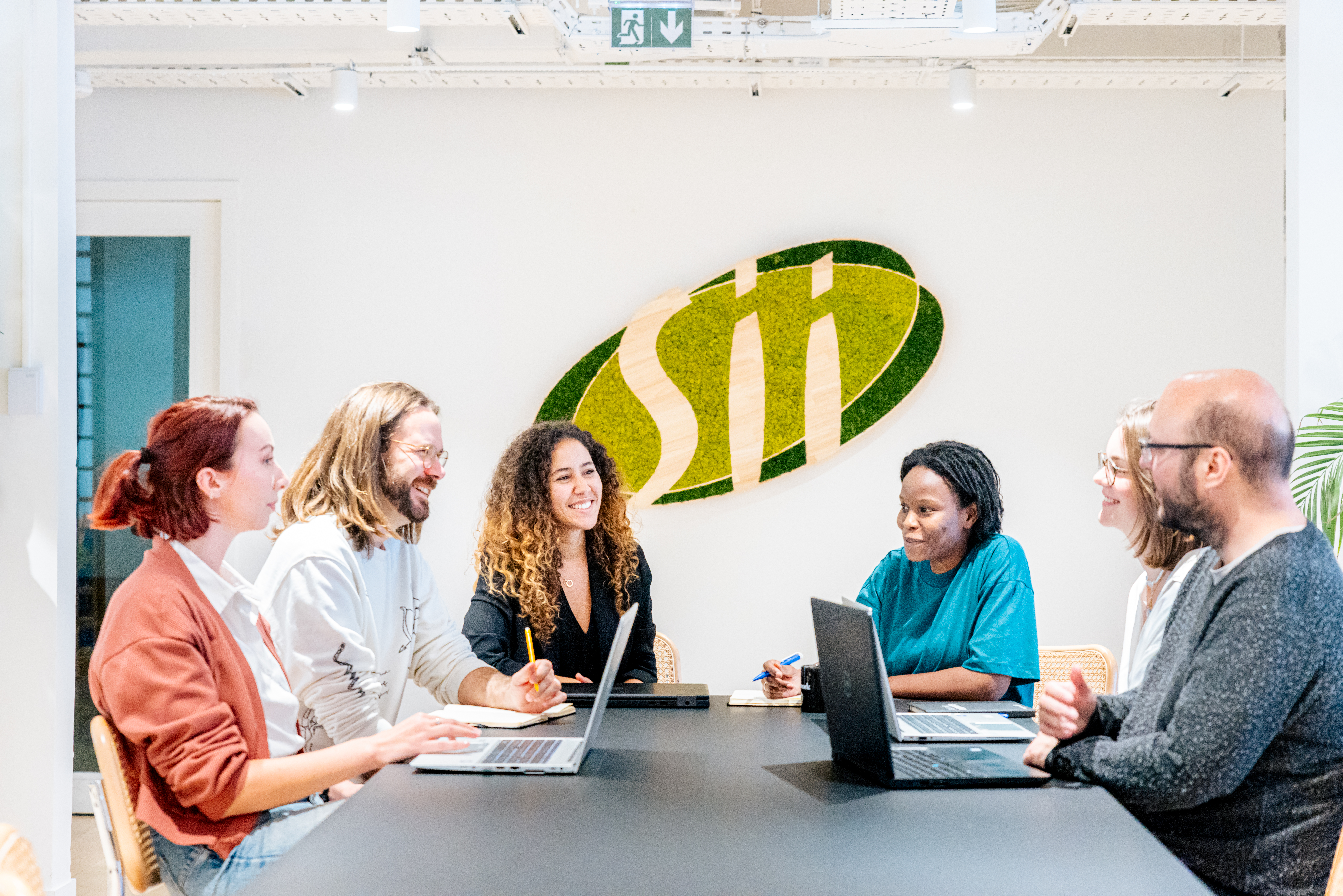 Collaborateurs en réunion