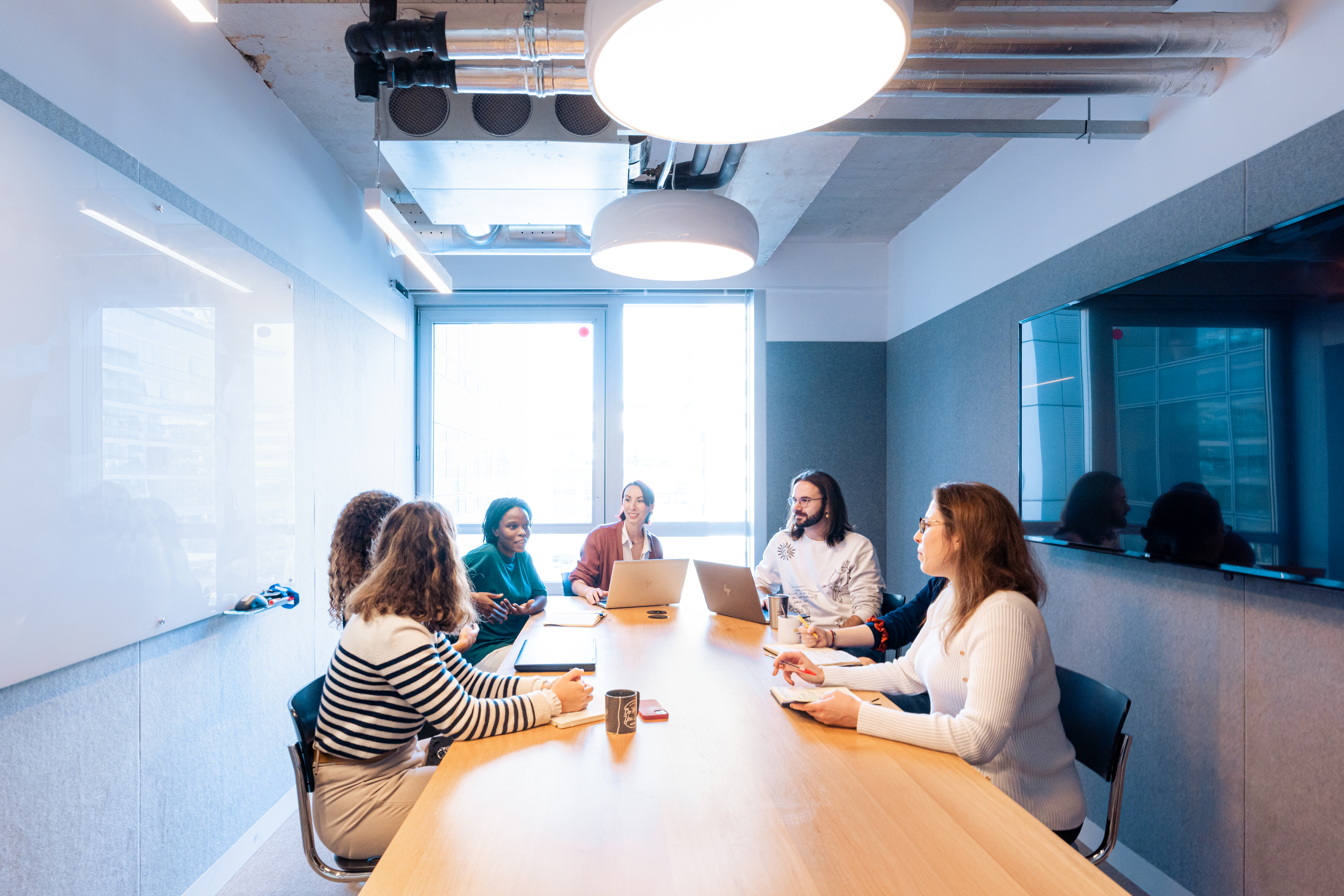 Collaborateurs en réunion