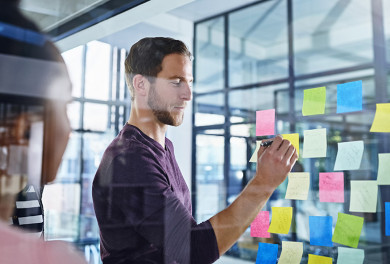 Des ingénieurs travaillant en méthode agile