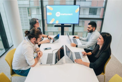 Un groupe de collaborateurs en réunion